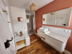 Kúpeľňa v ubytovaní Chambre d'hôtes LE FLACON DE LA VERROUILLE