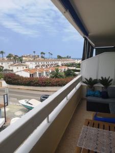 Elle comprend un balcon offrant une vue sur le port. dans l'établissement Cerca del Mar, à Dénia