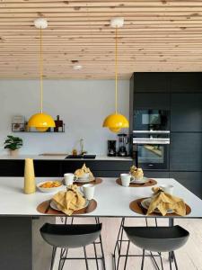 Η κουζίνα ή μικρή κουζίνα στο Spectacular new build house with an amazing view! - Kvaløya, Tromsø