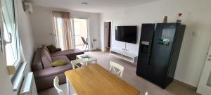 TV a/nebo společenská místnost v ubytování Apartments Vedran