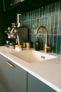 a kitchen counter with a sink and a mixer at Le Resort, charmante petite villa d'architecte in Saint-Jean-de-Védas
