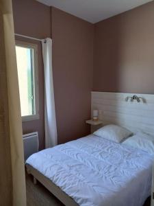 A bed or beds in a room at Le Cocoon de Py - Superbe T2 au calme avec garage