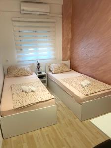 Ένα ή περισσότερα κρεβάτια σε δωμάτιο στο Apartments Glitter