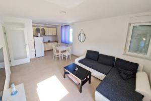 Kuchyň nebo kuchyňský kout v ubytování Apartments Vedran