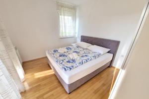 Postel nebo postele na pokoji v ubytování Apartments Vedran