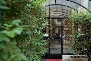 an open door to a building with plants at Accogliente Monolocale in Porta Romana in Milan