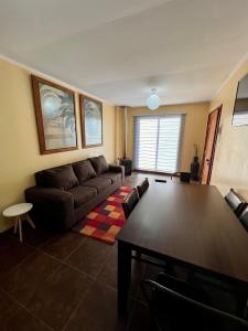 a living room with a couch and a table at Cabañas Ruta Lacustre in Licán Ray