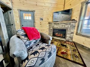 Posezení v ubytování Bearly Behaving cabin + 49 fotografií