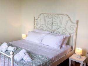 Postel nebo postele na pokoji v ubytování Corfu Fortress Apartment