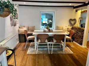 a dining room with a white table and chairs at Ferienwohnung Terrassenblick in Zülpich