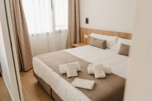 Posteľ alebo postele v izbe v ubytovaní esZentrico Suites Jerez