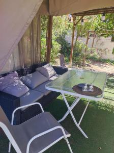 a table and chairs in a tent with two cats on it at Ingrid Mary in Nîmes