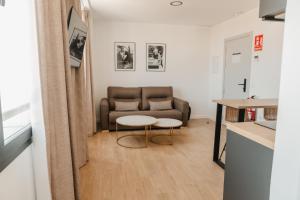 Kuchyňa alebo kuchynka v ubytovaní esZentrico Suites Jerez