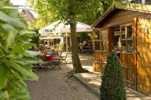 Ein Restaurant oder anderes Speiselokal in der Unterkunft Hotel Neumaier 