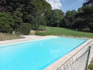 Swimming pool sa o malapit sa 1812 Route de Baziège à Labège