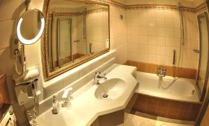 Koupelna v ubytování Landhaus Wastlalm - mit gratis Eintritt in SPA Bereich + 17 fotografií
