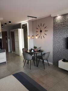 Ruang duduk di Apartament GREY Świnoujście bezpłatny parking