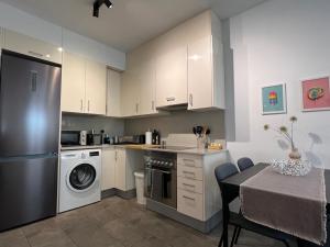 Η κουζίνα ή μικρή κουζίνα στο Cozy apartment well-located in Terrassa, Barcelona +13 φωτογραφίες