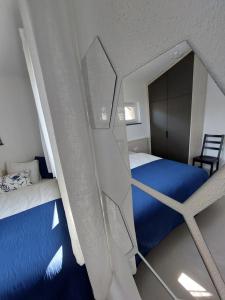 an overhead view of a bedroom with two bunk beds at Beim Bergjosl in Kirchbach in Steiermark
