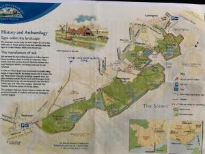 um mapa dos pontos turísticos e descrições do resort em THE KNIGHTWOOD OAK a Luxury King Size En-Suite Space - LYMINGTON NEW FOREST with Totally Private Entrance - Key Box entry - Free Parking & Private Outdoor Seating Area - Town ,Shops , Pubs & Solent Way Walking Distance & Complimentary Breakfast Items em Lymington