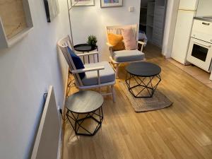 Posezení v ubytování San Bernabé, apartamento para 2 en las Vistillas junto a metro Puerta de Toledo