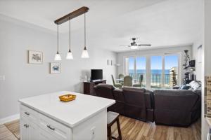 Фотография из галереи Laketown Wharf #1006 by Nautical Properties в Панама-Сити-Бич