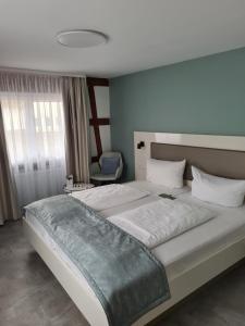 Postel nebo postele na pokoji v ubytování Hotel Hoeri am Bodensee