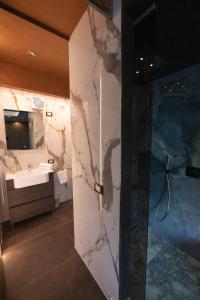 Bilik mandi di garda fantasy paradise silver o gold
