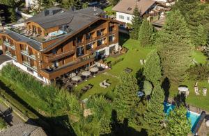 an aerial view of a house with a pool at Boutique Hotel Planlim in Ortisei