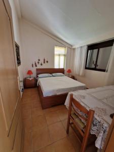Un pat sau paturi într-o cameră la Vila Golem