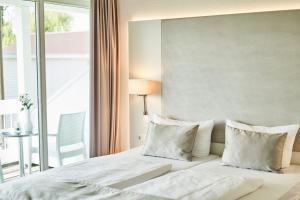 Postel nebo postele na pokoji v ubytování Hotel Hoeri am Bodensee