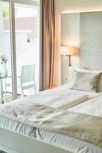 Postel nebo postele na pokoji v ubytování Hotel Hoeri am Bodensee