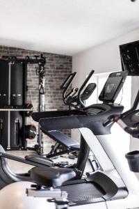 Fitness centrum a/nebo fitness zařízení v ubytování Hotel Hoeri am Bodensee