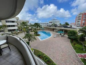 a balcony view of a swimming pool in a resort at Departamento en chipipe salinas in Salinas