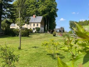 Taman di luar Le Clos du Val à Loup