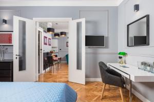 TV a/nebo společenská místnost v ubytování apartment Tiziano-Belveder with private garage