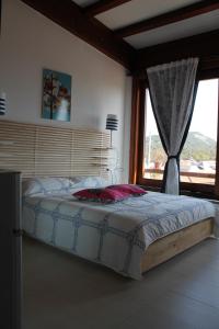 A bed or beds in a room at Il Caimano bed & breakfast