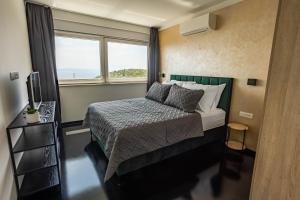 Posteľ alebo postele v izbe v ubytovaní Sunshine House Makarska with Free Beach Parking
