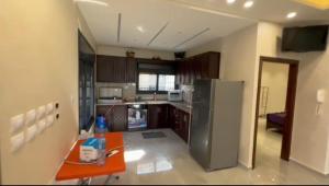 Kitchen o kitchenette sa شاليه الوليد