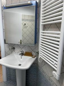 Ванная комната в Manga Luxury Apartments +18 фотографий