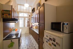 a kitchen with a refrigerator and a microwave at Apartmán u Bretschneidera in Banská Štiavnica