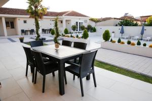 Gallery image of Reshkov Pool Apartments in Gevgelija