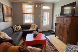 a living room with a couch and a coffee table at Maison Quartier du Musée in Gatineau