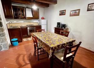 Η κουζίνα ή μικρή κουζίνα στο Casa Tommi - Toscana +19 φωτογραφίες