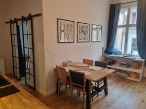 Χώρος καθιστικού στο Brainy Apartments - North
