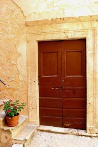 a brown garage door with a potted plant in front of it at Twins' Historical Apartment in Trevi