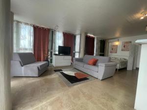 Setusvæði á PENTHOUSE SEASIDE 10 MIN port, croisière et aéroport