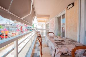 Un restaurante o sitio para comer en Venetia's appartment