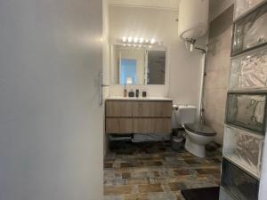 Vannituba majutusasutuses PENTHOUSE 10 MIN port croisière et aéroport