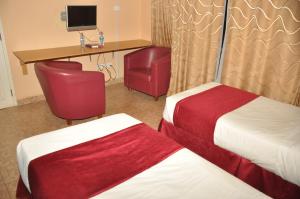 TV a/nebo společenská místnost v ubytování Eureka Place Hotel Kampala
